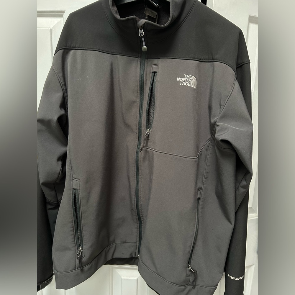 The North Face Men's Black/Dark Gray APEX Performance Jacket. LG. Lined in black